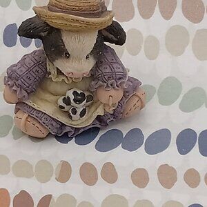 Mary's Moo Moos EGGSTRA SPECIAL Spring B&W Girl Cow Figure 104914 Enesco Mini